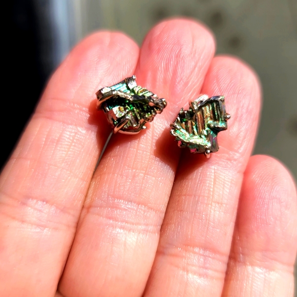 Bismuth NATURAL sterling stud earrings - Picture 1 of 10
